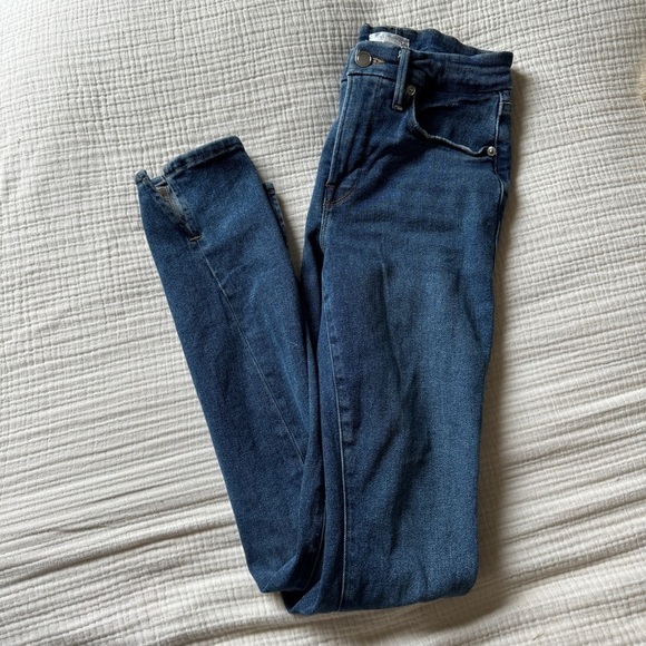 Good American Good Legs Twisted Slit Jeans - Picture 2 of 6
